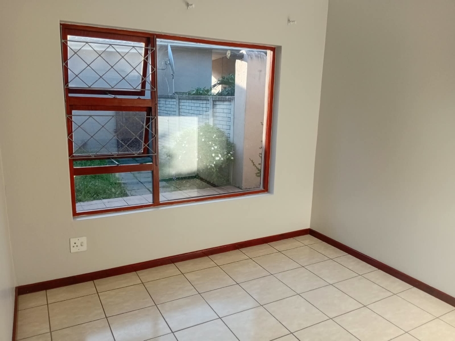 To Let 4 Bedroom Property for Rent in Bonza Bay Eastern Cape